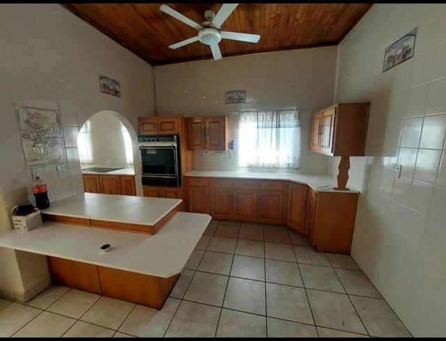 4 BEDROOM PROPERTY TO RENT IN CAPITAL PARK